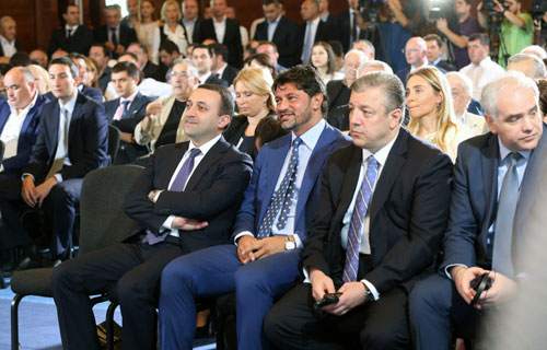 1-invest-polit-2-qvem